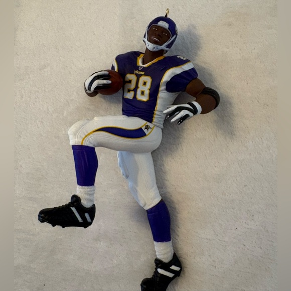 Hallmark Keepsake Ornament: Football Legends Series: Adrian Peterson - Picture 12 of 16